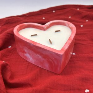 Stearinlys i rød hjerteform❤️