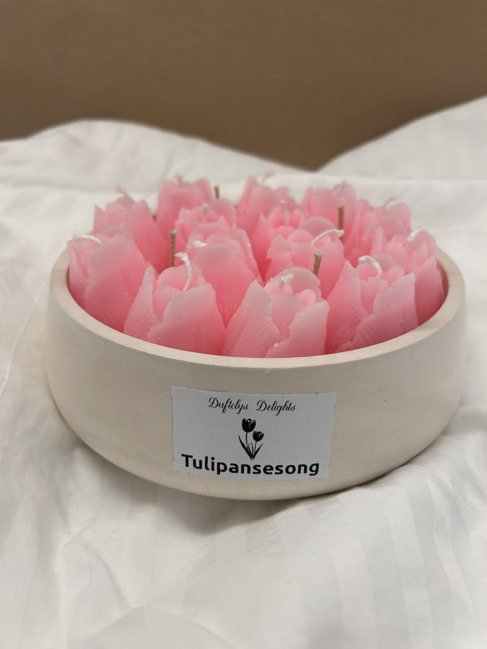 Vårbeholder med rosa tulipaner🌷💛