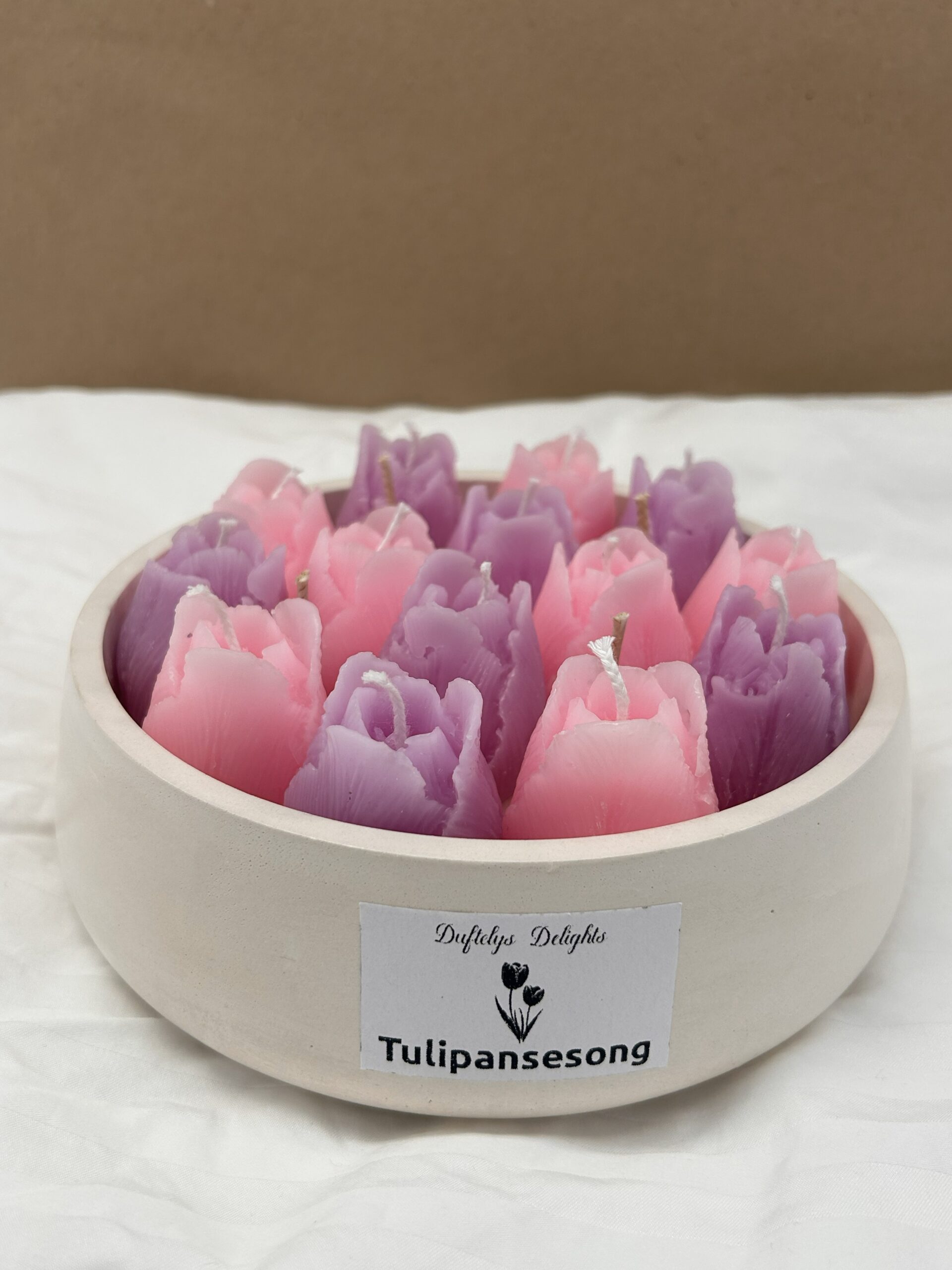 Vårbeholder med rosa-fiolett tulipaner🌷💛